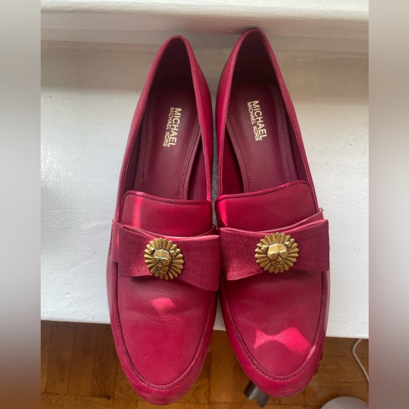 NEW, never worn Michael Kors lion plaque red leather loafer - Picture 2 of 4